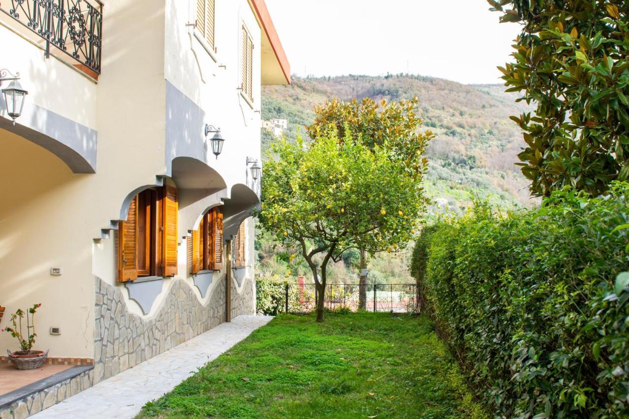 Villa Dei Fiori - Exclusive Villa With Garden In Sorrento Coast ヴィーコ・エクエンセ エクステリア 写真