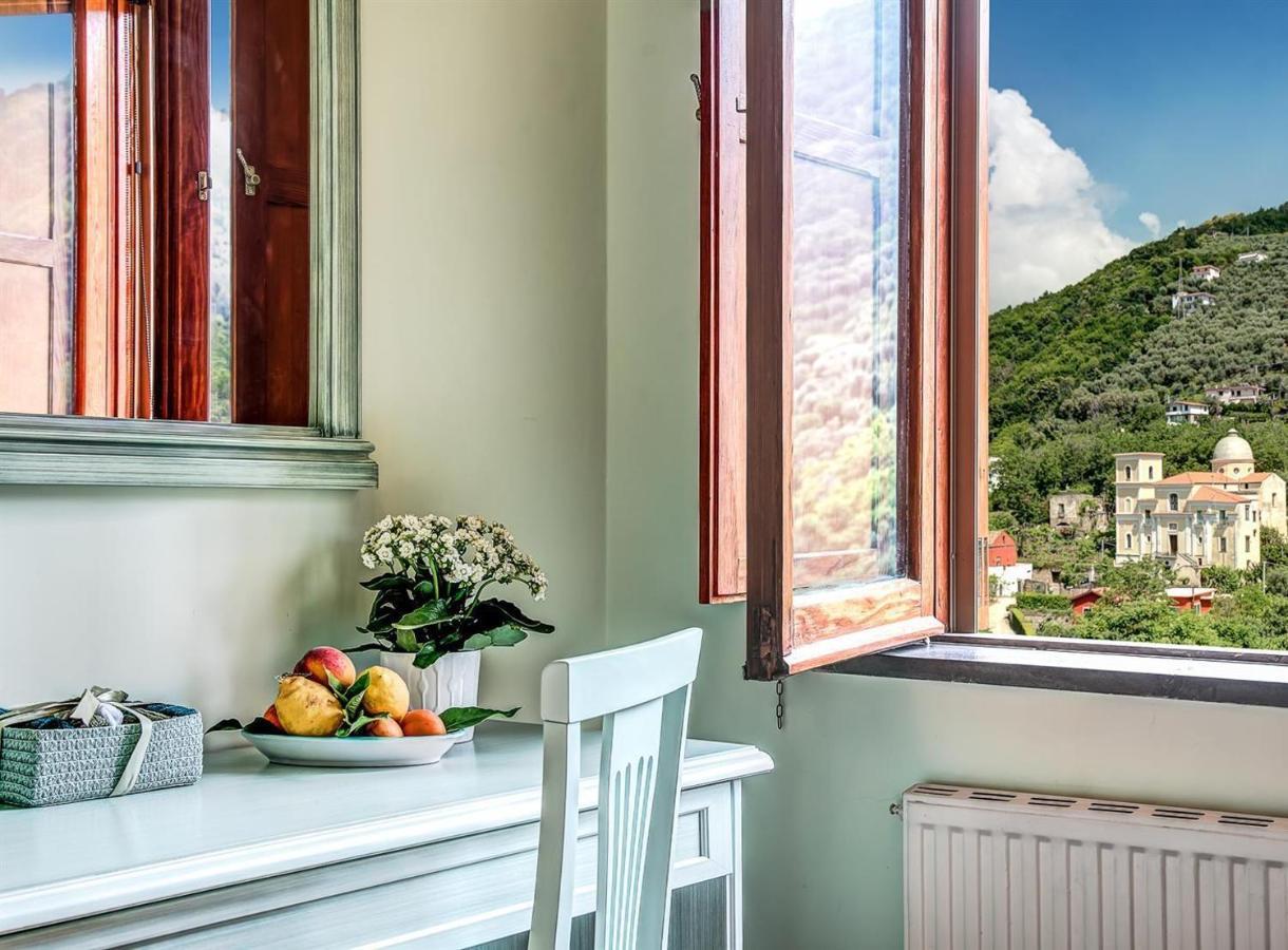 Villa Dei Fiori - Exclusive Villa With Garden In Sorrento Coast ヴィーコ・エクエンセ エクステリア 写真