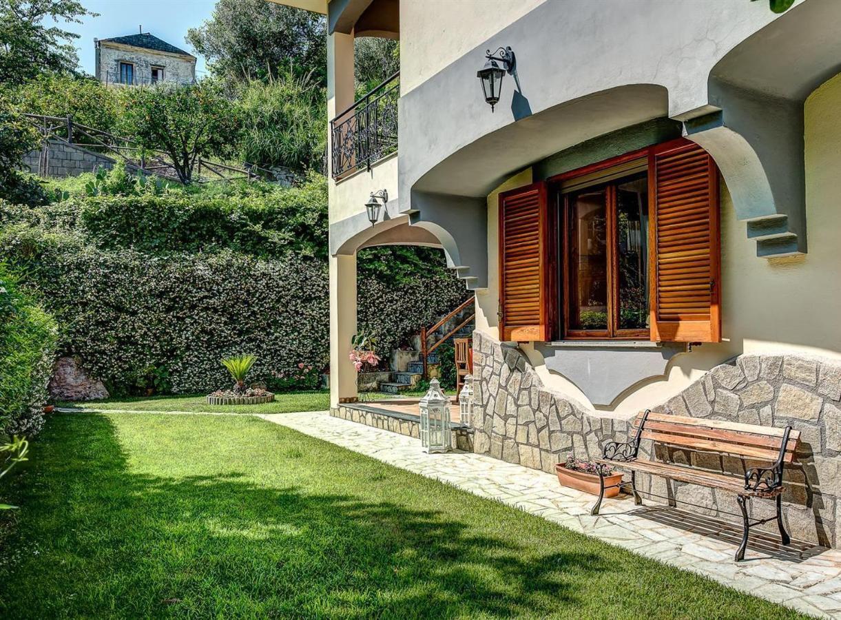 Villa Dei Fiori - Exclusive Villa With Garden In Sorrento Coast ヴィーコ・エクエンセ エクステリア 写真