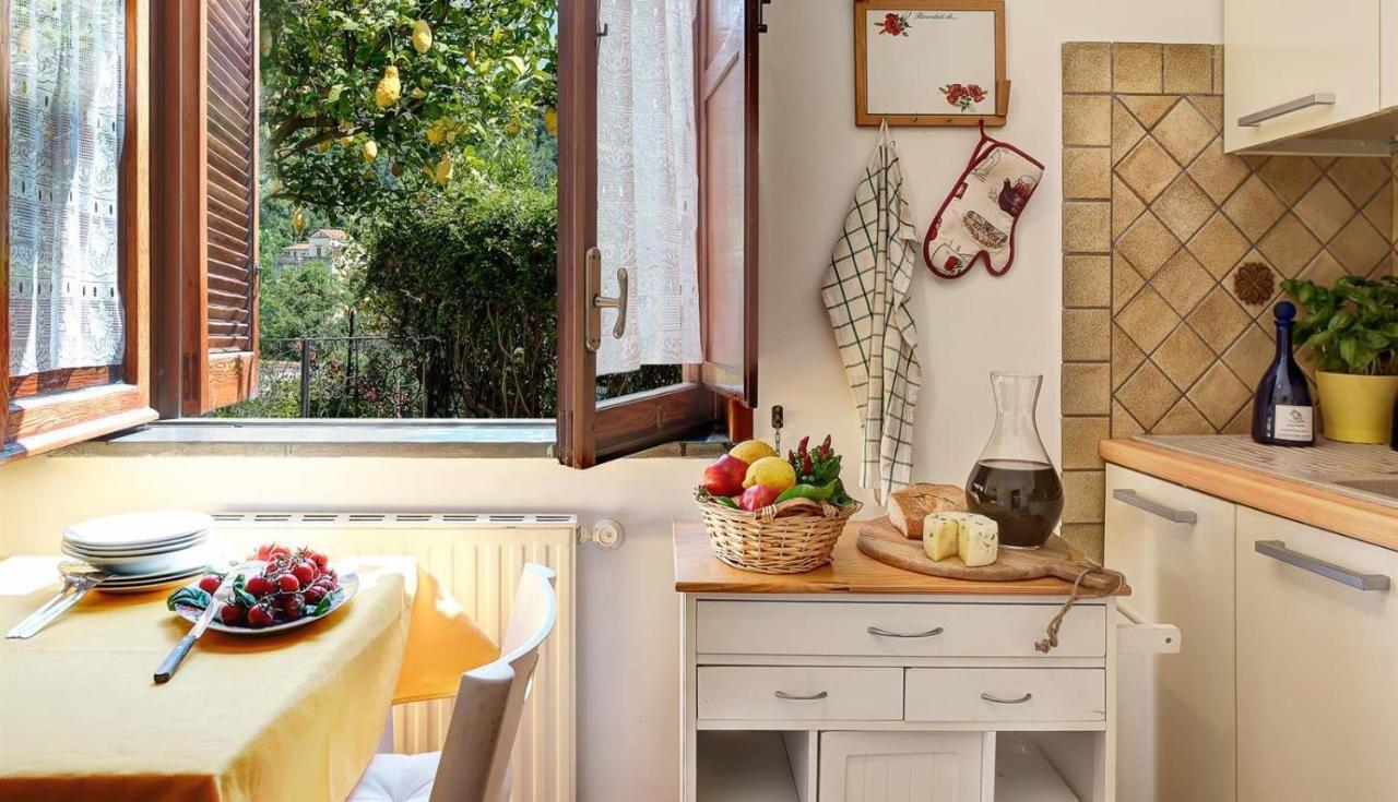 Villa Dei Fiori - Exclusive Villa With Garden In Sorrento Coast ヴィーコ・エクエンセ エクステリア 写真
