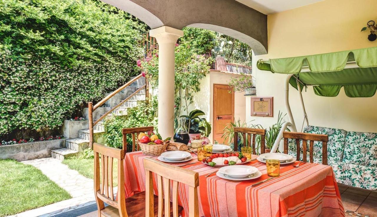 Villa Dei Fiori - Exclusive Villa With Garden In Sorrento Coast ヴィーコ・エクエンセ エクステリア 写真